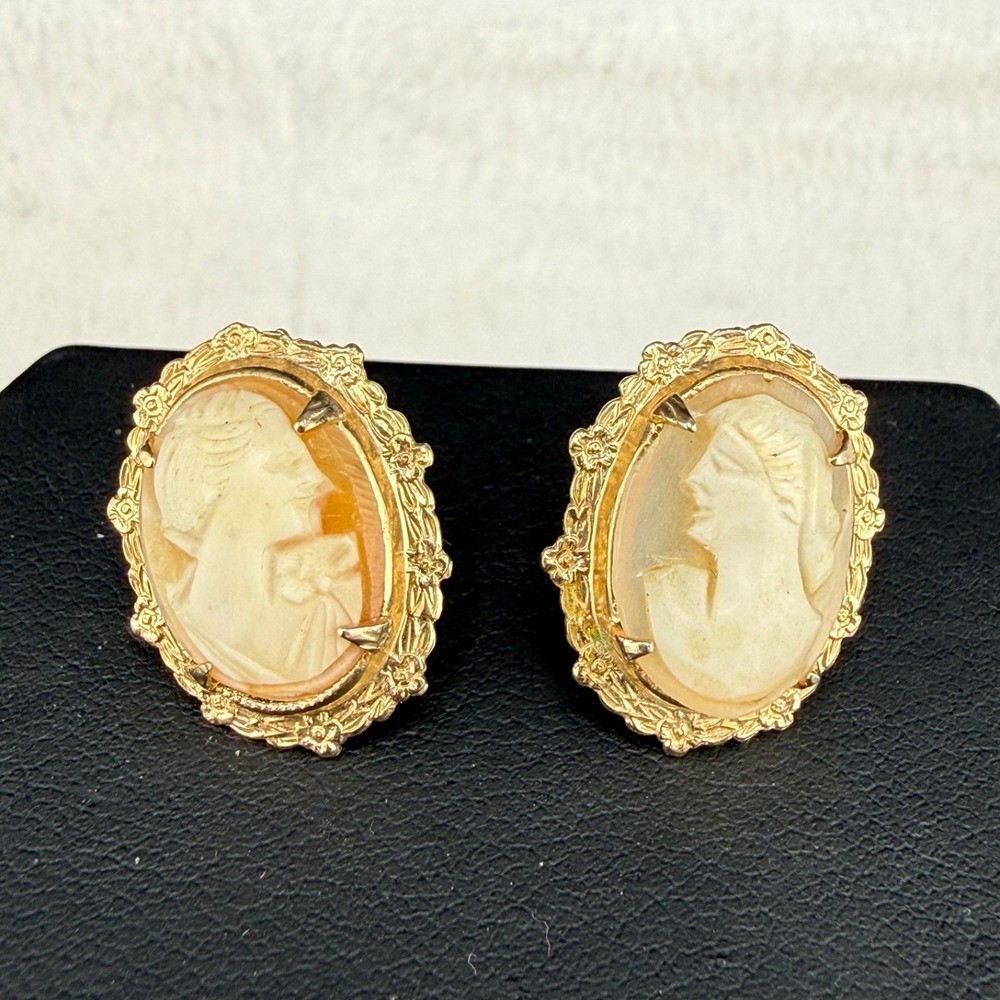 Vintage Gold Filled Cameo Earrings Screw Back